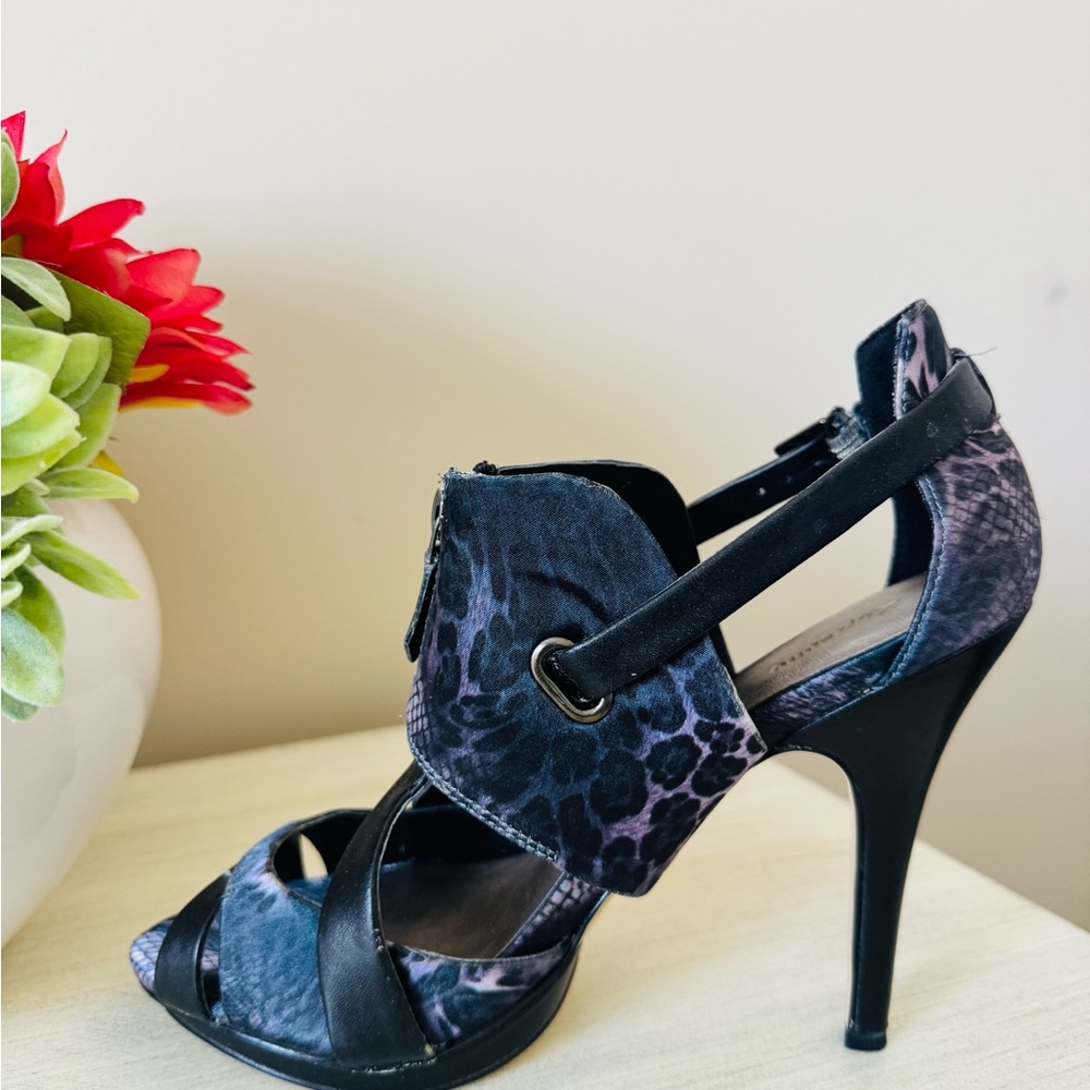 Zigi Soho Black and Blue Patterned Heels NEW